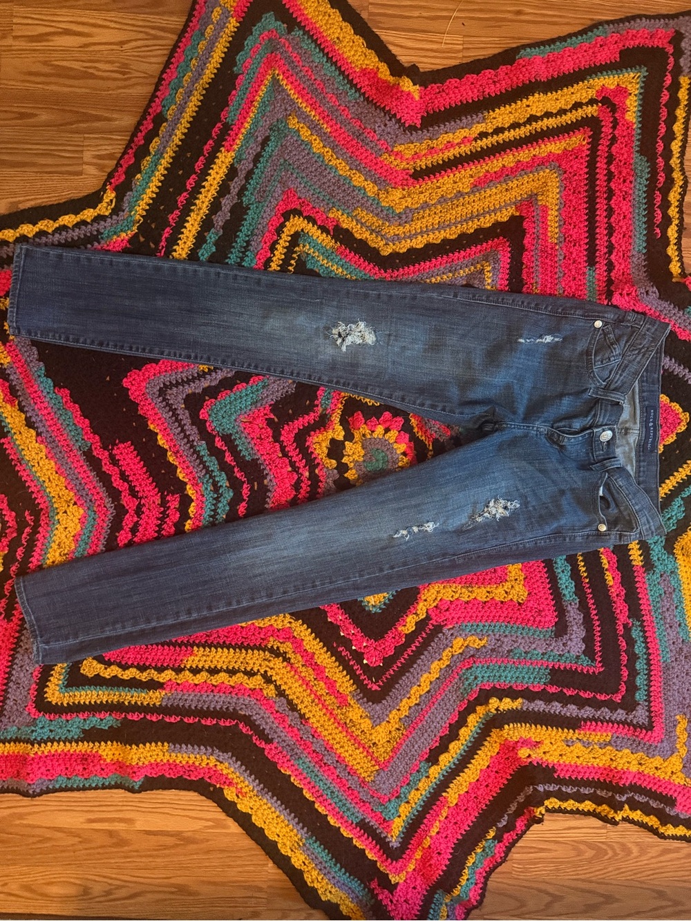 Rock & Republic Dark Blue Distressed Skinny Jeans